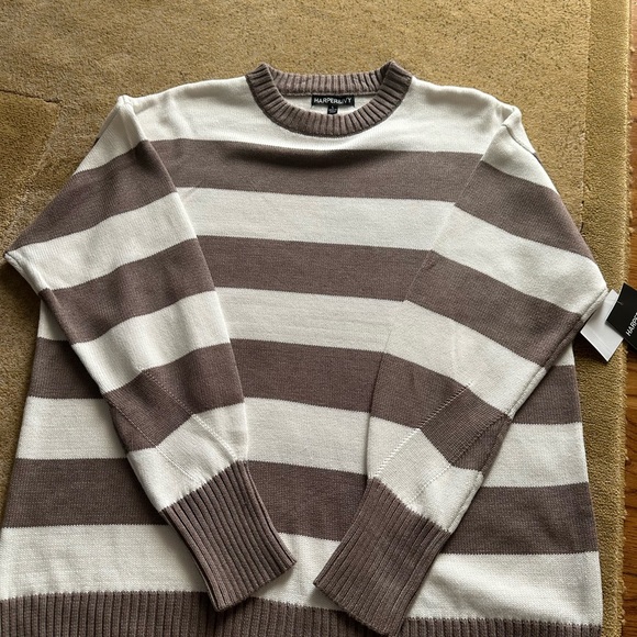 New with tags Women’s (large) sweater - Picture 8 of 8